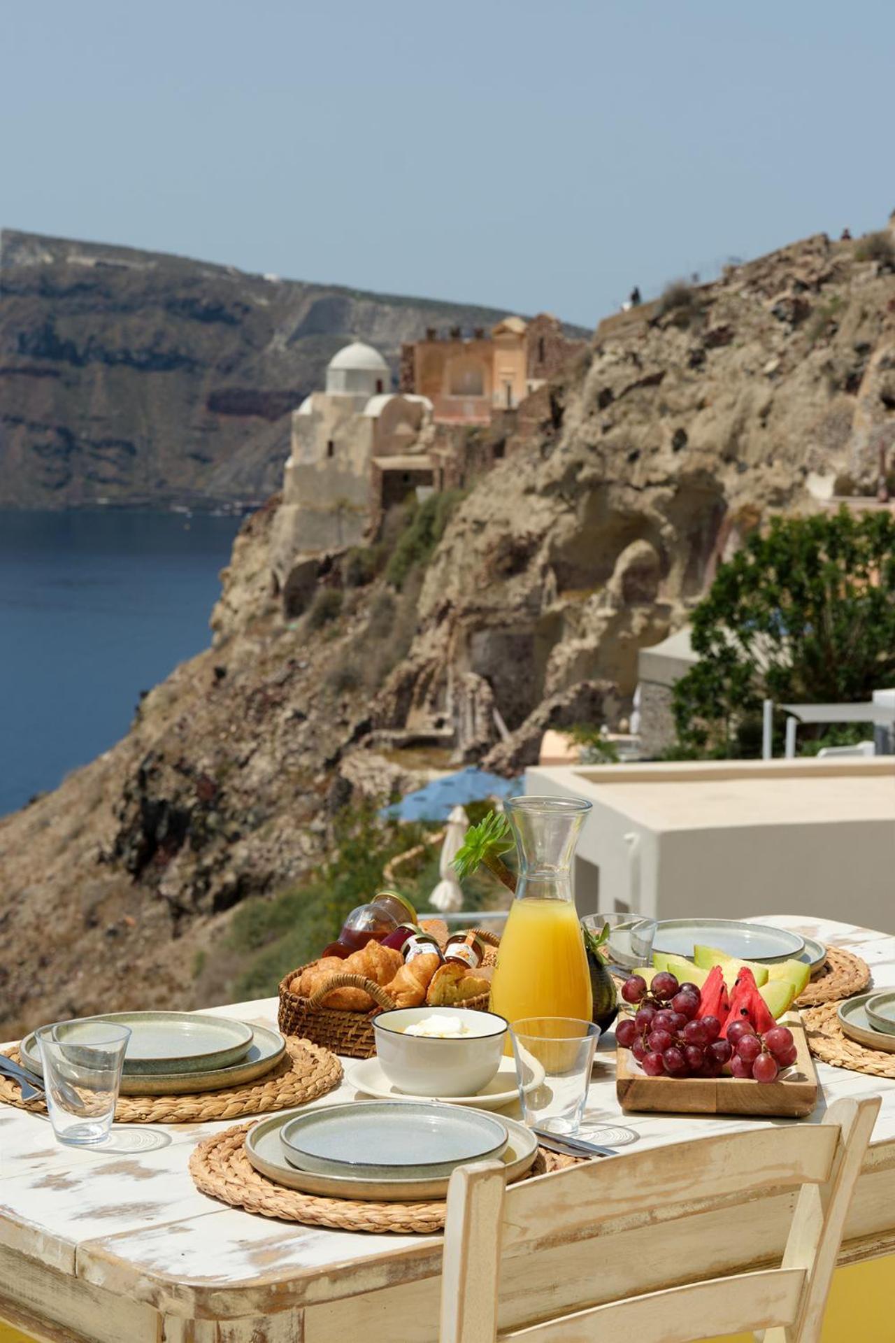 Ilivatos - Elegant Villa On The Caldera'S Edge Oía Exterior foto