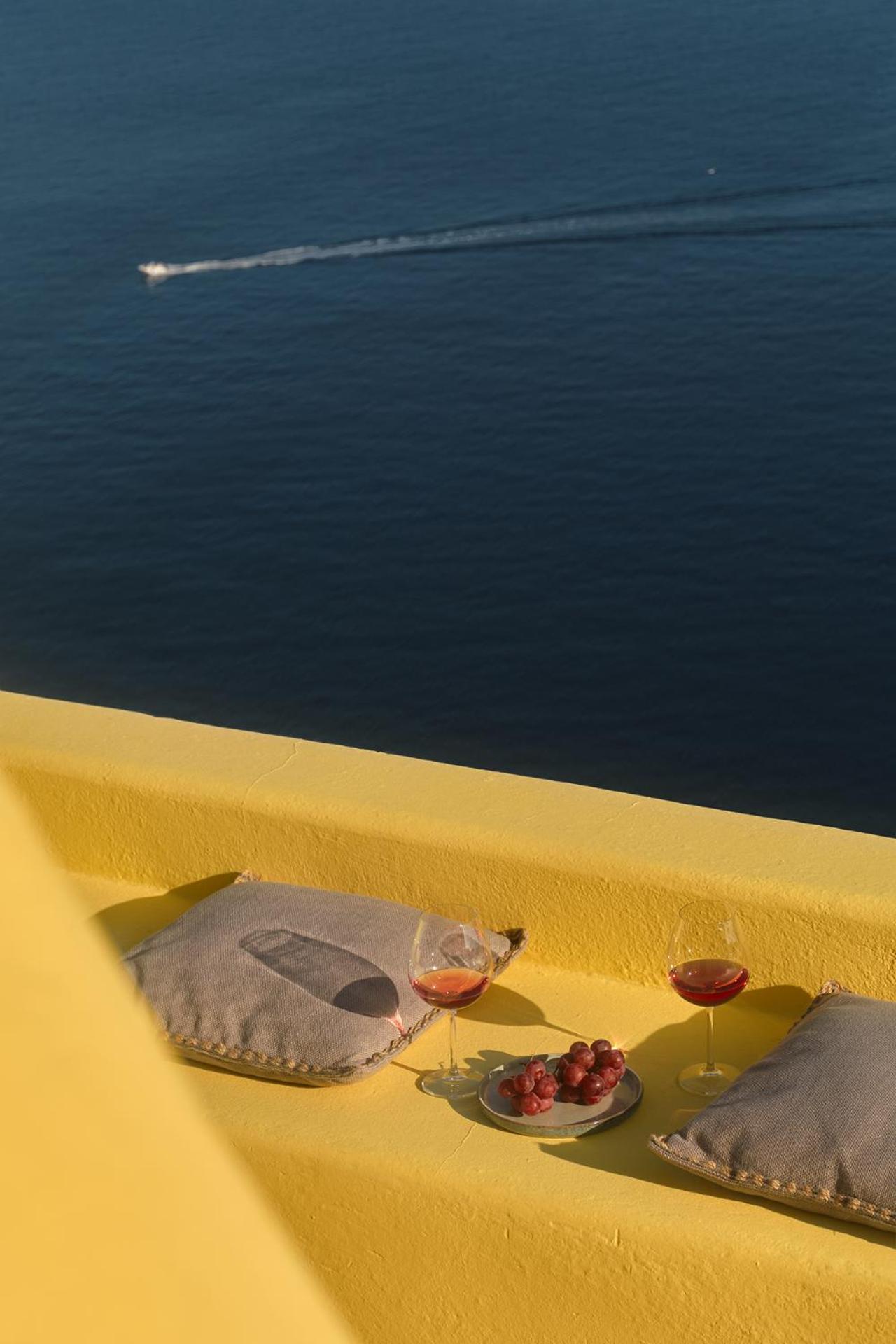 Ilivatos - Elegant Villa On The Caldera'S Edge Oía Exterior foto